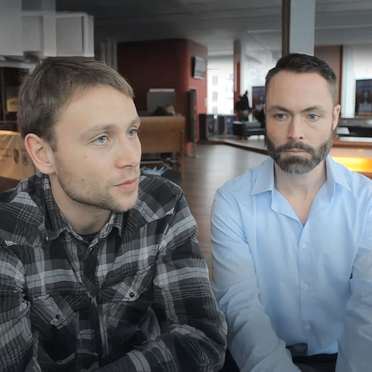 Szenenbild mit Max Riemelt und Christian Moris Müller beim Interview zum Film Lichtgestalten