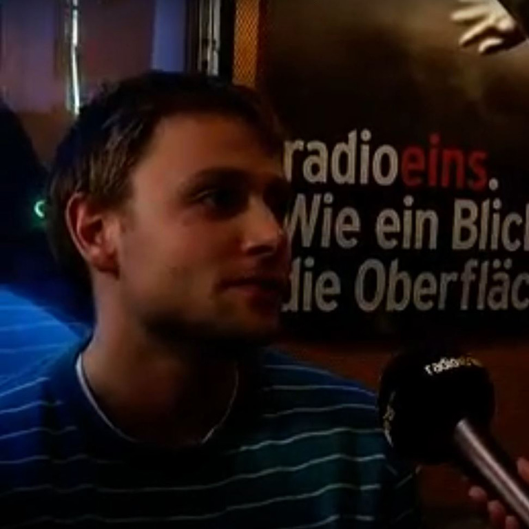 Szenenbild aus dem Interview zum Film Free Fall